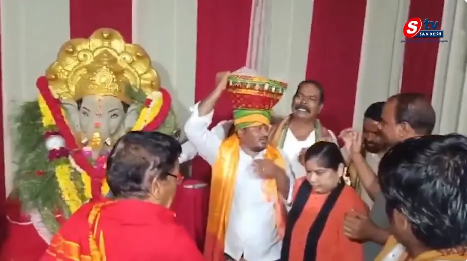 తొర్రూరులో అద్భుతమైన మతసామరస్యం.. గణపతి లడ్డూను దక్కించుకున్న Muslim Couple, Wins Ganesha Laddu